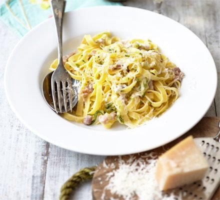 Creamy courgette & bacon pasta